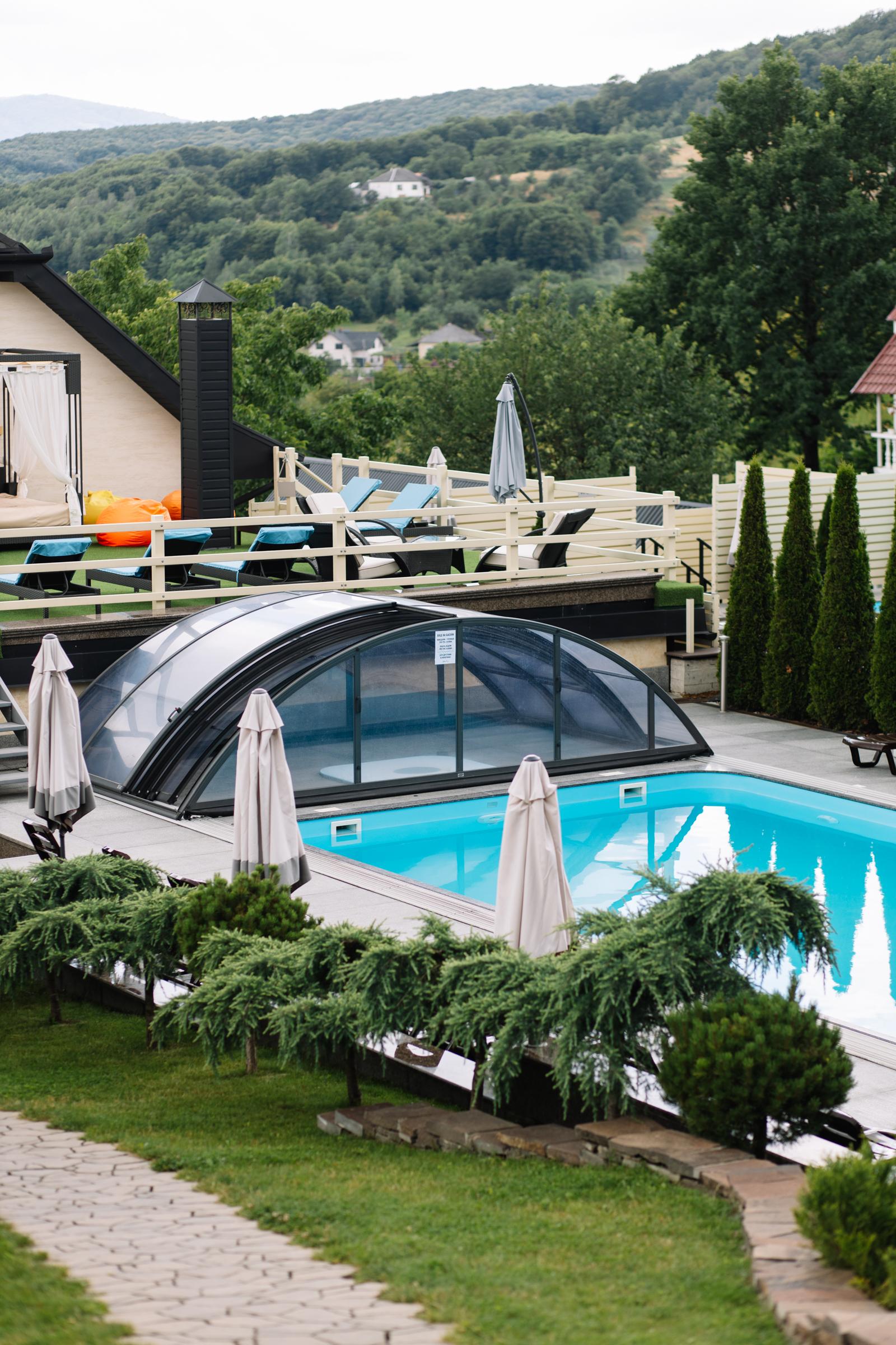 Взимку - каток,влітку - басейни