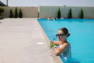Фото басейну thumbnail